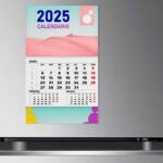 alt="Mini calendario para refrigerio personalizado con imán. Ideal para promociones y regalos publicitarios. Tamaño compacto, diseño único, útil todo el año"