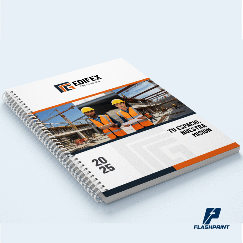 alt="cuaderno corporativo con tapa dura personalizada y hojas rayadas para uso ejecutivo"