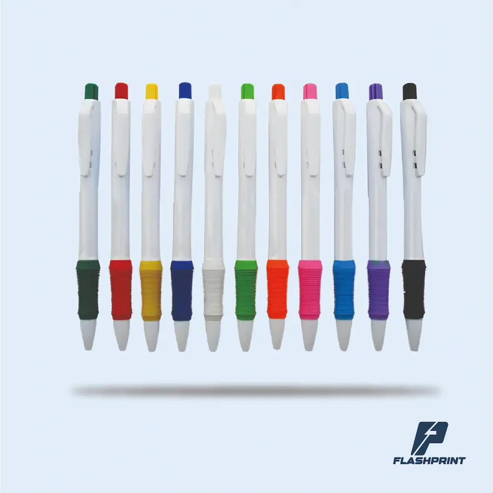 lapicero de plastico 666 alt="lapicero retráctil de plástico con grip de color y tinta azul"