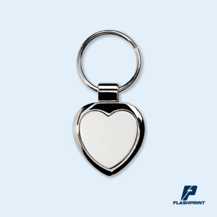 alt="Llavero metálico de corazón personalizado con logo"