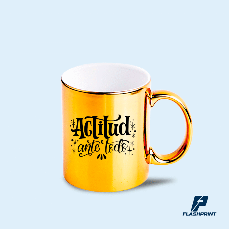 alt="Taza cromada personalizable en cerámica con acabado metálico brillante"